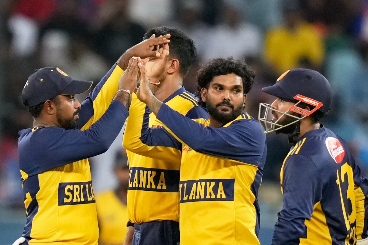 কাতার থেকে হাসারাঙ্গার ব্যাকআপ উড়িয়ে আনল শ্রীলঙ্কা