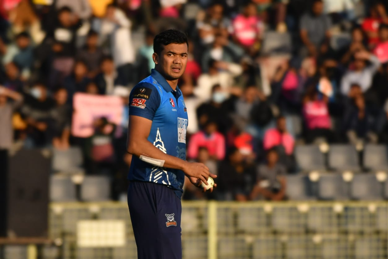 এক ওভারে ১৯ রান খরচ করলেন তাসকিন