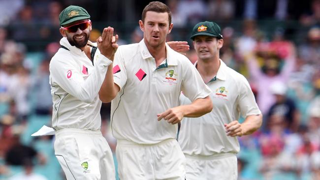 বয়স নিয়ে একেবারেই চিন্তিত নন হ্যাজেলউড-লায়নরা