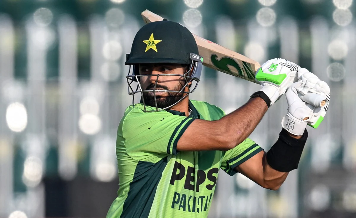 বাবরকে আইসিসির জরিমানা