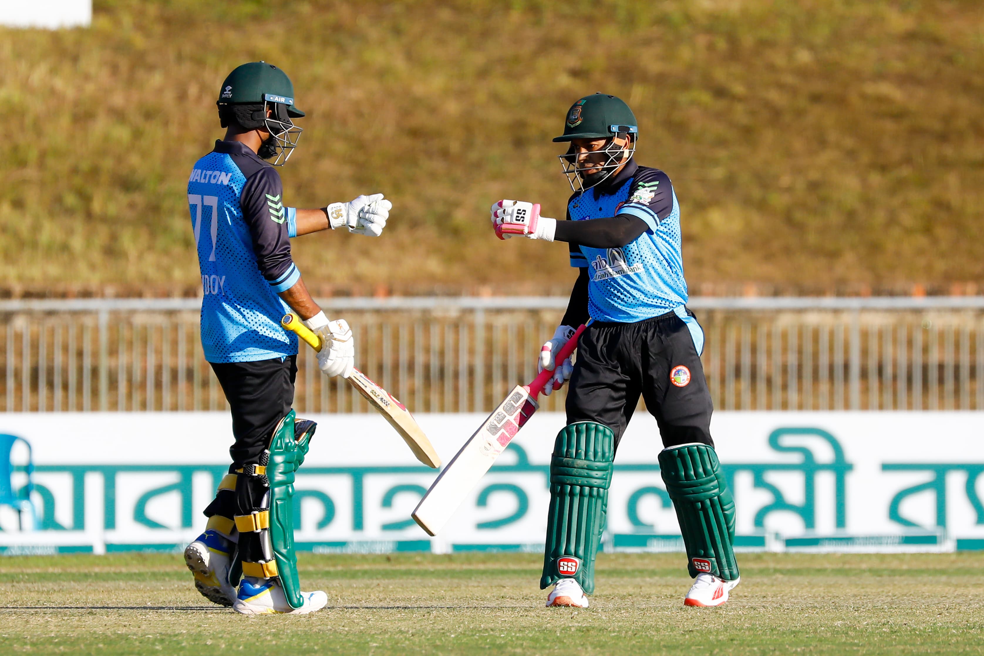 Towhid Hridoy (L) and Mushfiqur Rahim at the crease during the match, Cricfrenzy