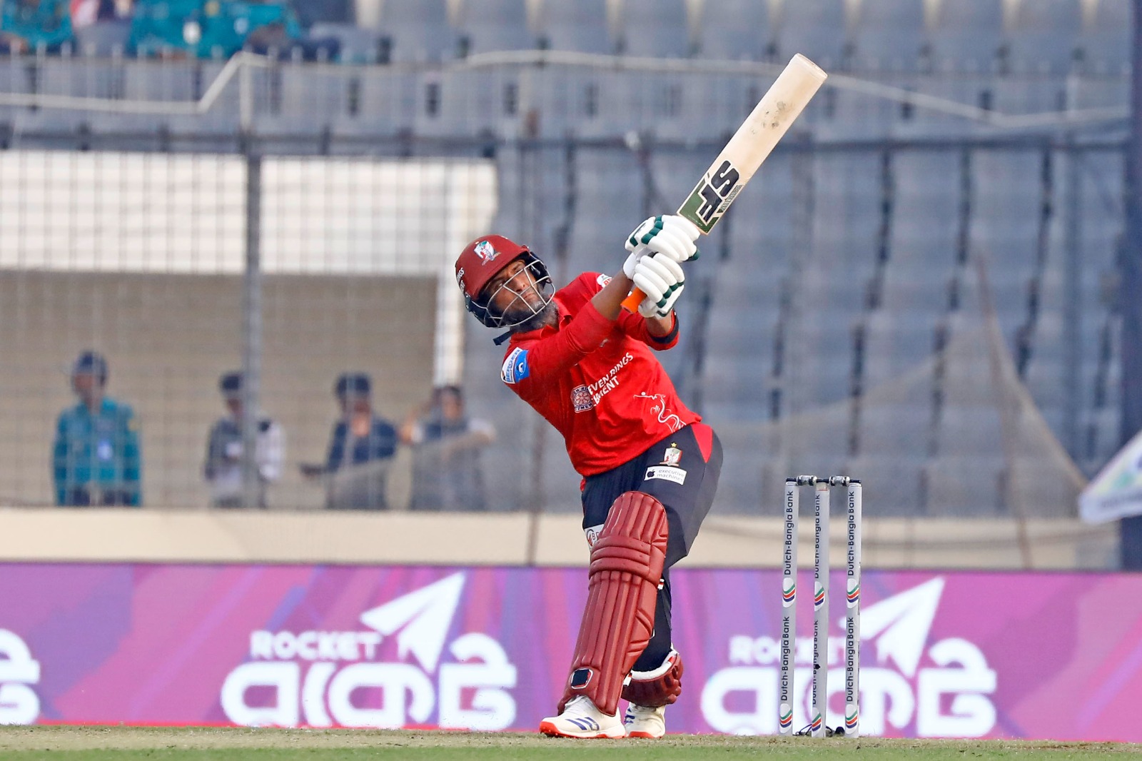 Mahmudullah in action against Rajshahi, Cricfrenzy