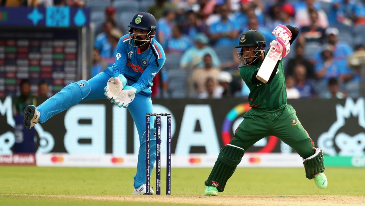 Mushfiqur Rahim and KL Rahul during last ODI World Cup in India