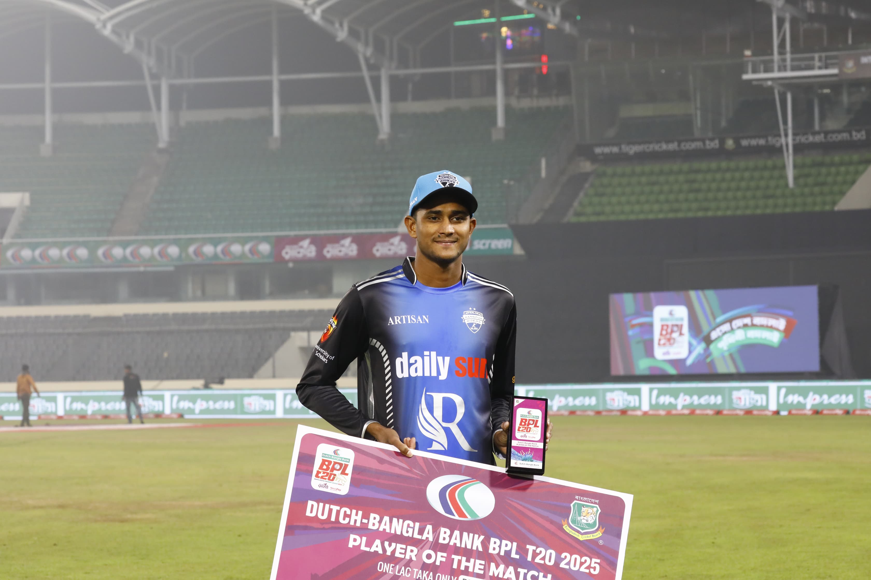 Nahid Rana with his MoM award, Cricfrenzy