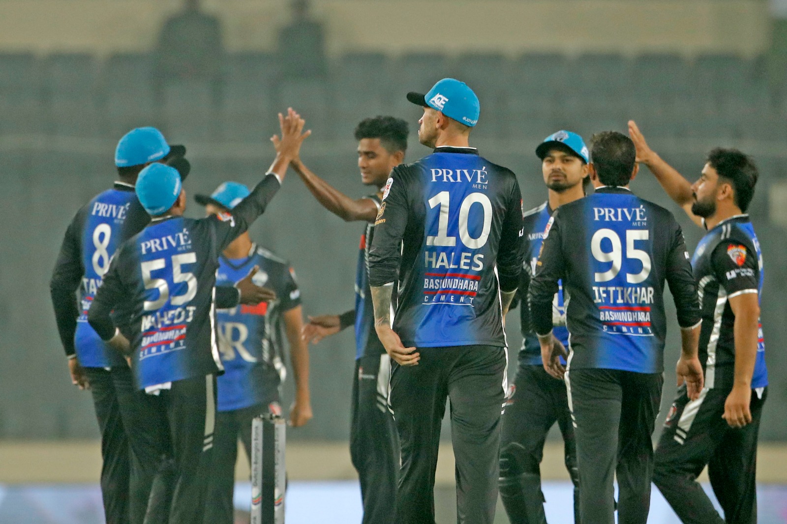 Rangpur Riders' players celebrate, Cricfrenzy