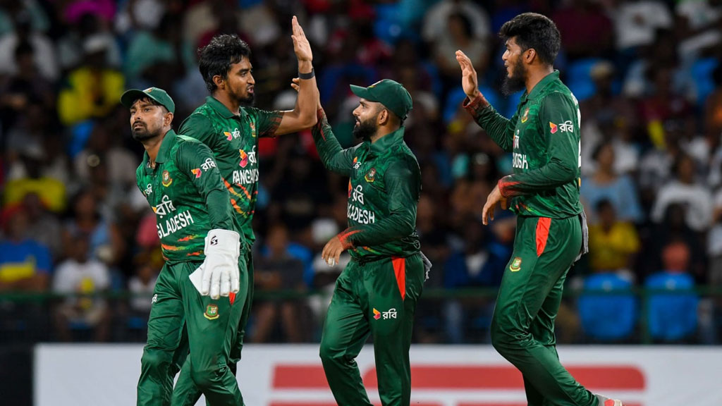 Shamim Hossain celebrates with teammates during first T20I