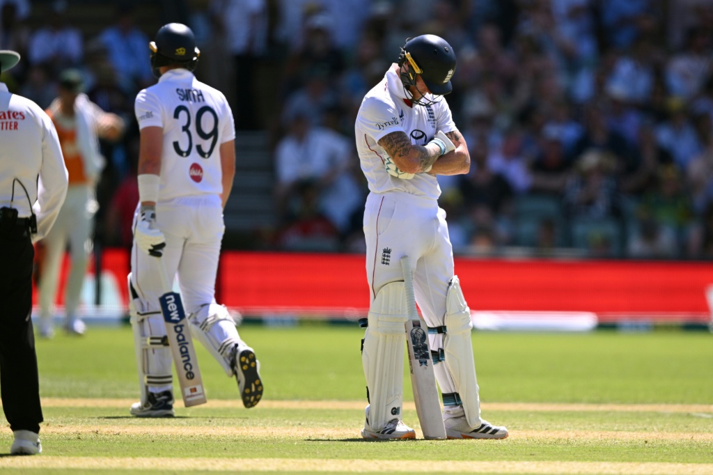 England Ashes dreams on life-support as Australia rip through batting