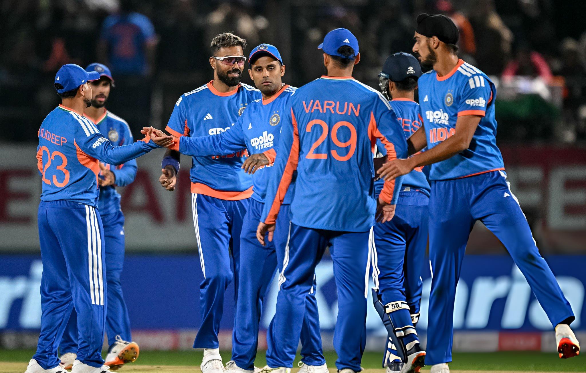 ব্যাটে-বলে প্রোটিয়াদের উড়িয়ে সিরিজে এগিয়ে গেল ভারত