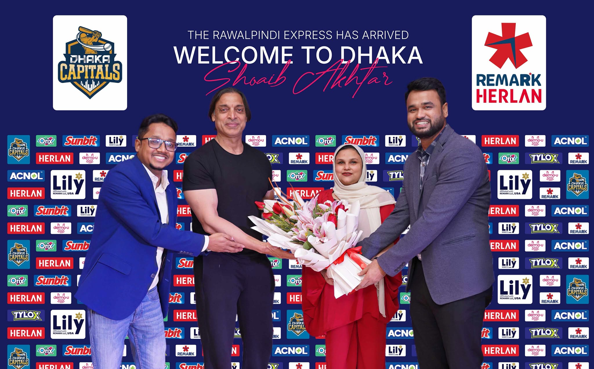 ঢাকায় পা রাখলেন শোয়েব আখতার