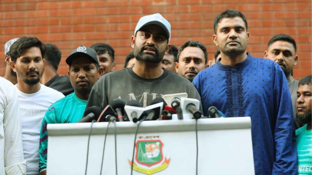ক্রিকেটারদের গেটের বাইরে আটকে রাখা হয়েছিল, দাবি তামিমের