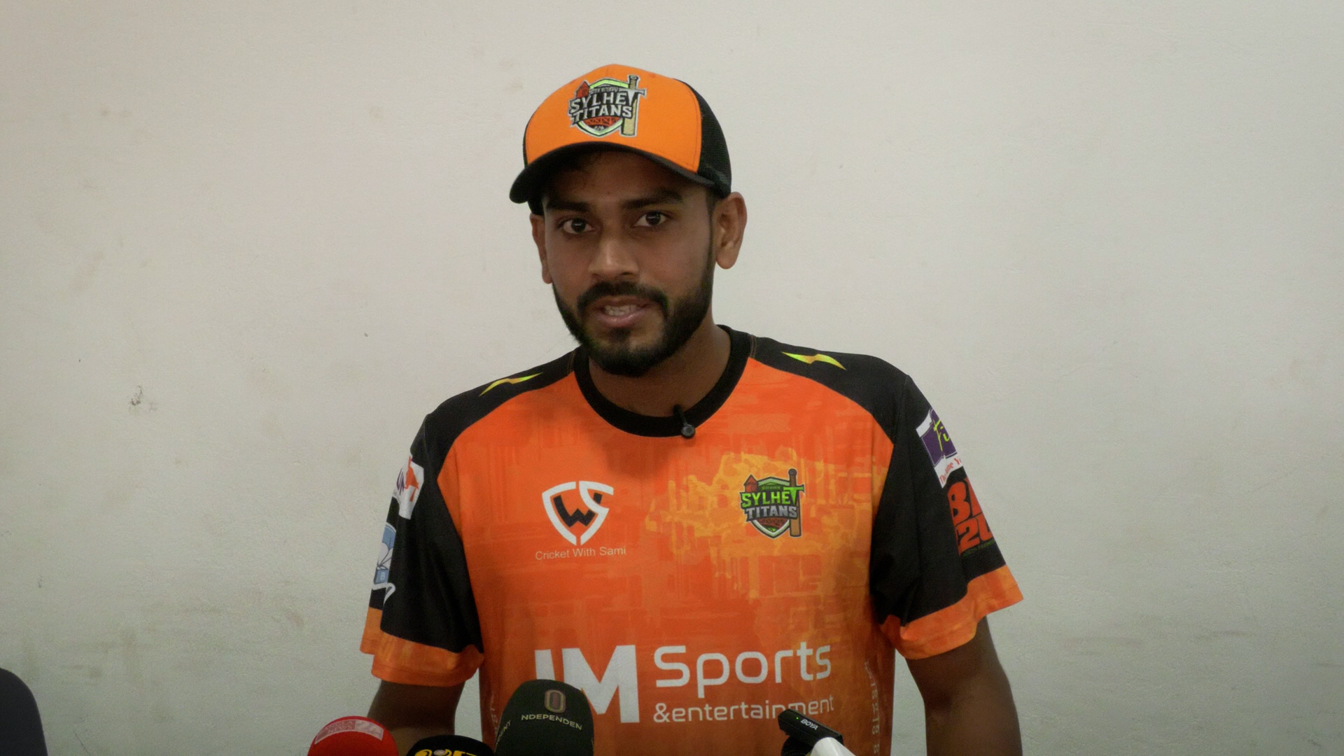 দলের যেখানে প্রয়োজন সেখানে ব্যাটিং করতে চান মিরাজ