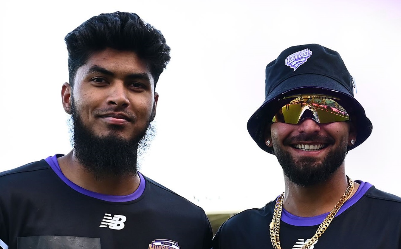 ৯ বলে ২ উইকেট পেলেন রিশাদ