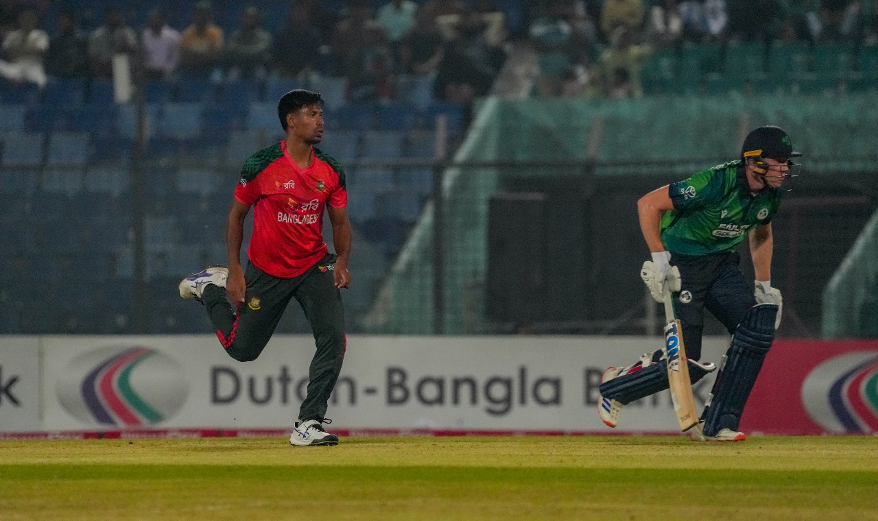 আটে মুস্তাফিজ, ইমন এগোলেও পেছালেন তানজিদ-সাইফ