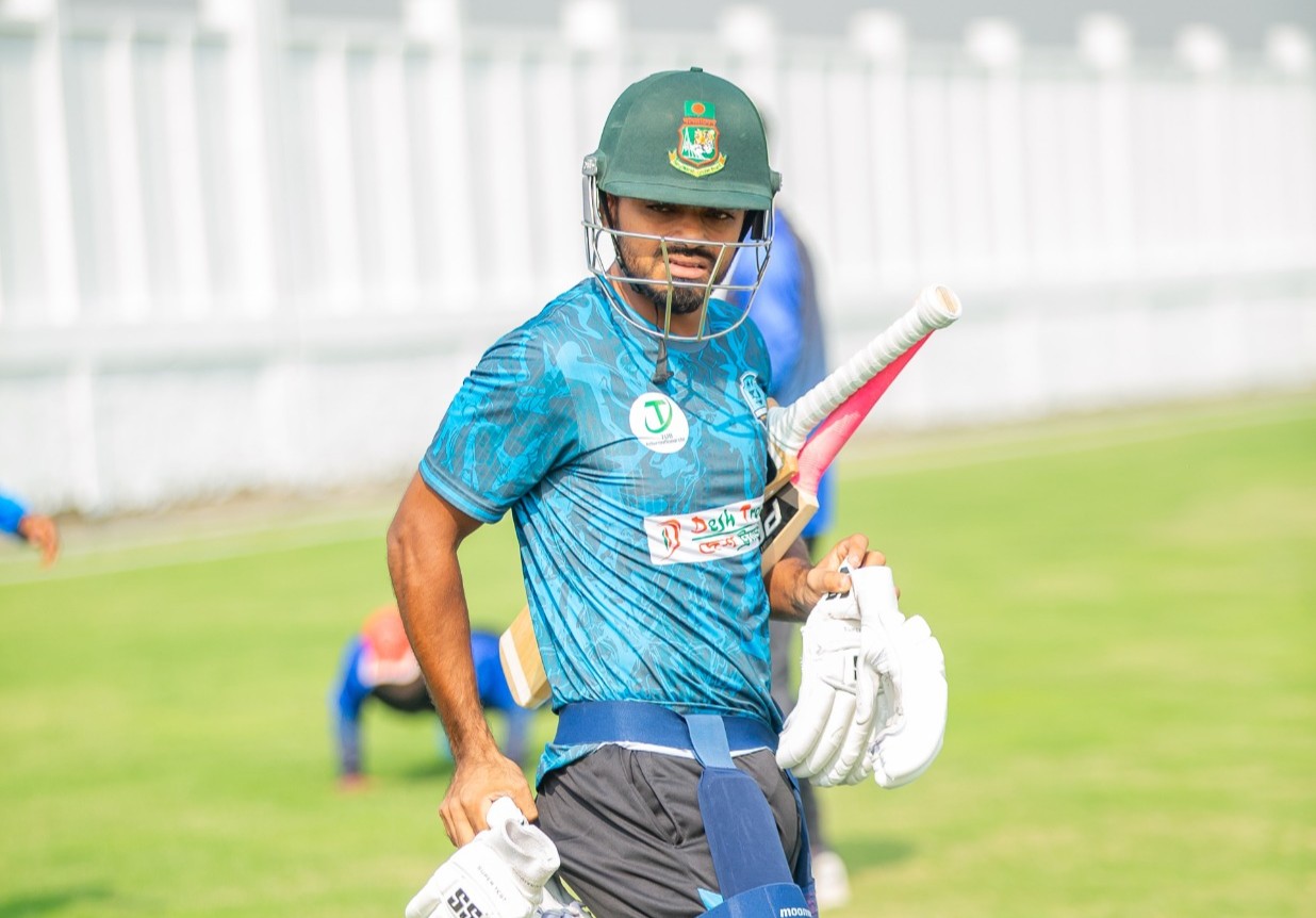 অনুশীলনে মাহিদুল ইসলাম অঙ্কন, নোয়াখালী এক্সপ্রেস