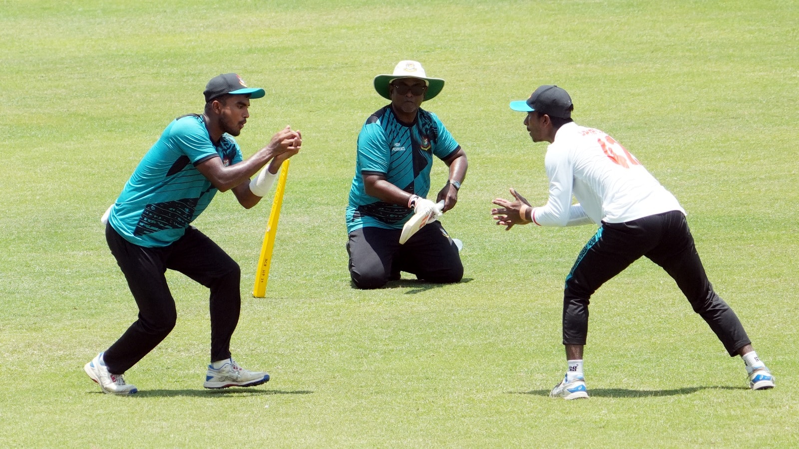 ঢাকায় রেডফোর্ডের কোচিং প্যানেলে গোলাম মুর্তজা