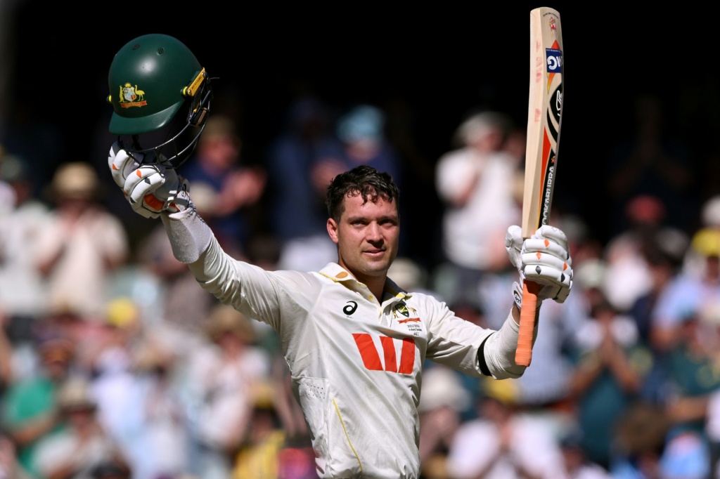 Carey pays tribute to late father after home Ashes century