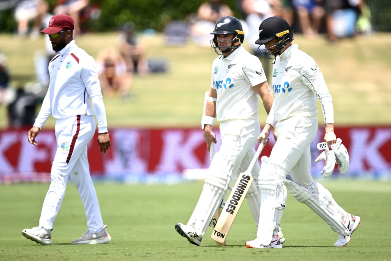 কনওয়ের সামনে ডাবল সেঞ্চুরির হাতছানি, লাথামের শতক