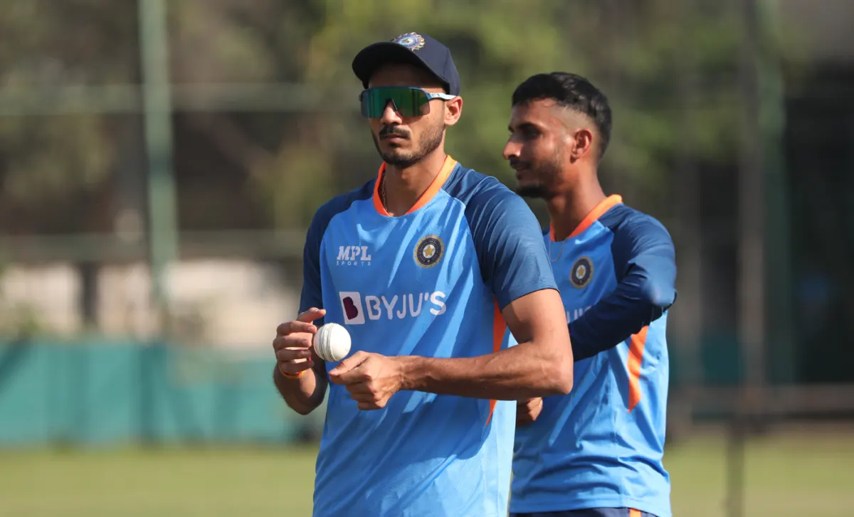 ছিটকে গেলেন অক্ষর প্যাটেল, ডাক পেলেন শাহবাজ