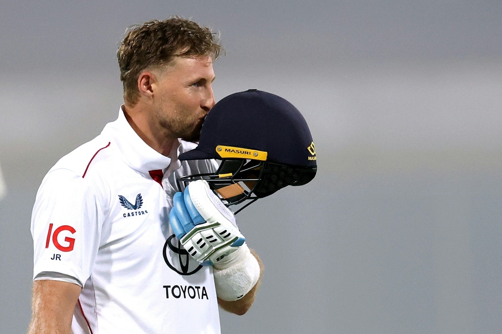 Root's superb first ton in Australia guides England to 325-9