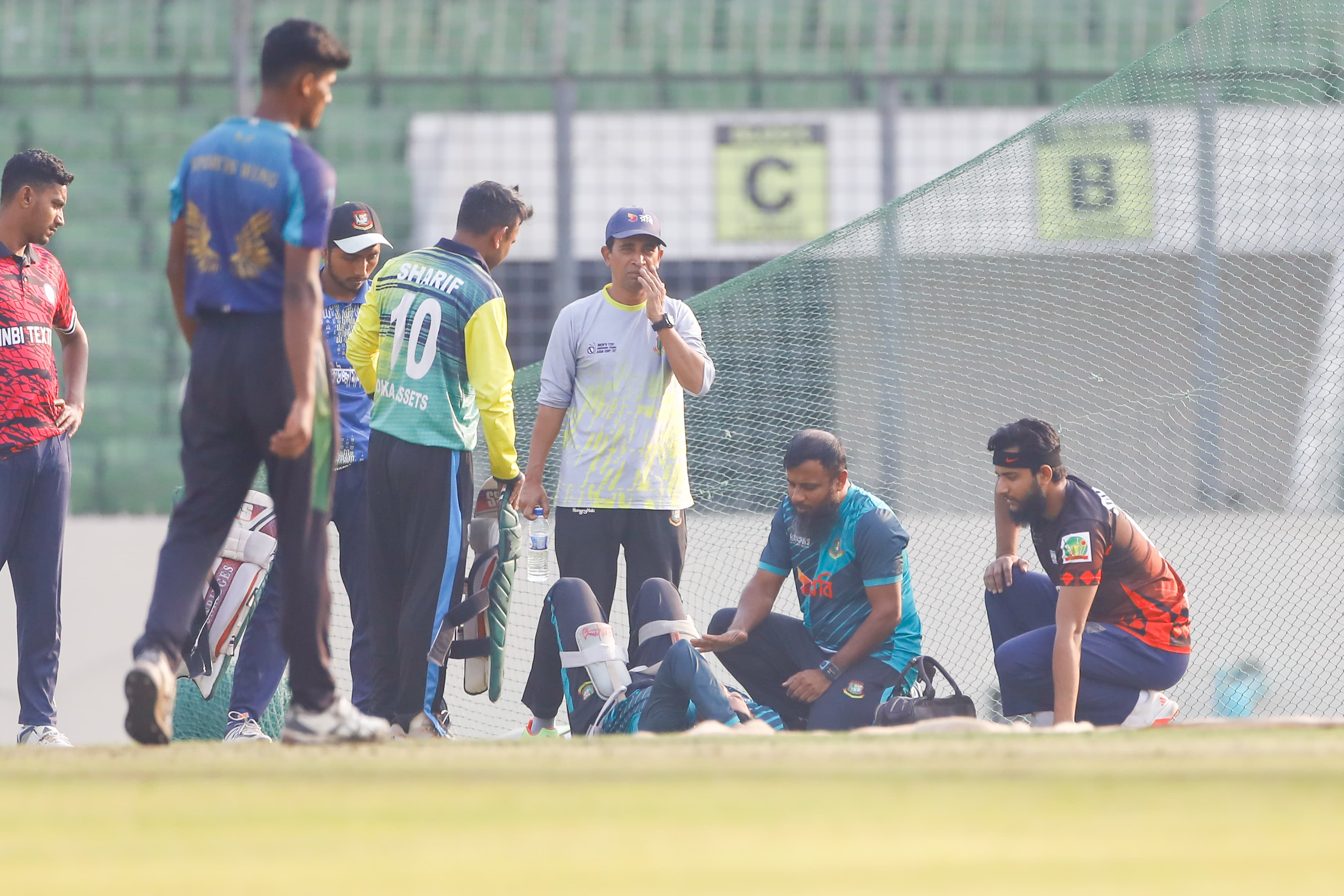 Soumya Sarkar after hurting his hand, Cricfrenzy