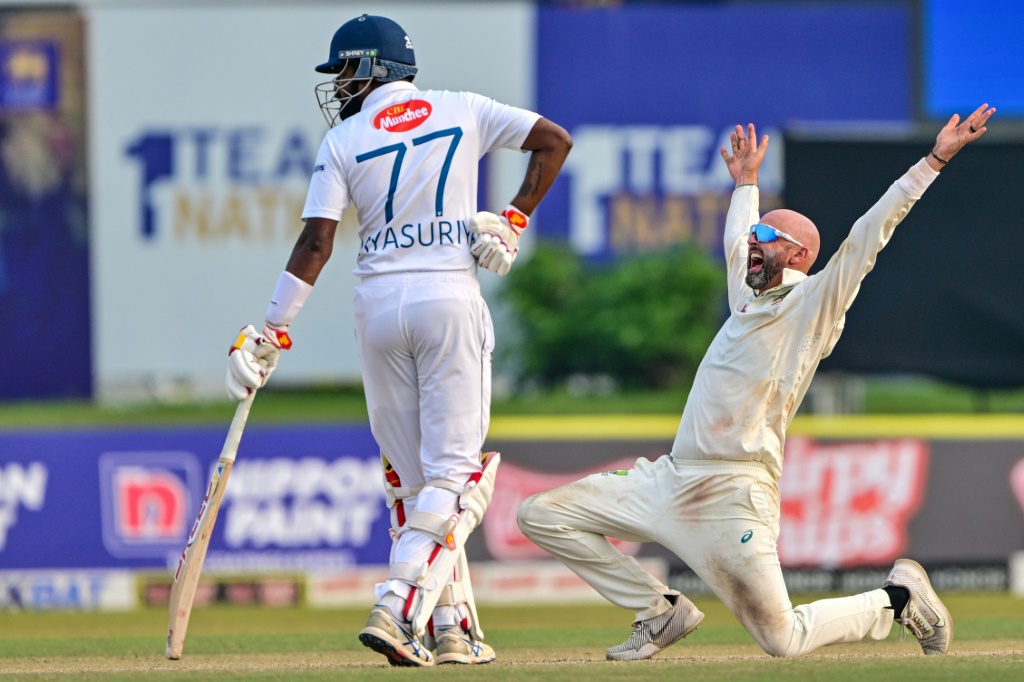 Australia's Nathan Lyon (R) reacts after a delivery during the third day of the second Test, AFP