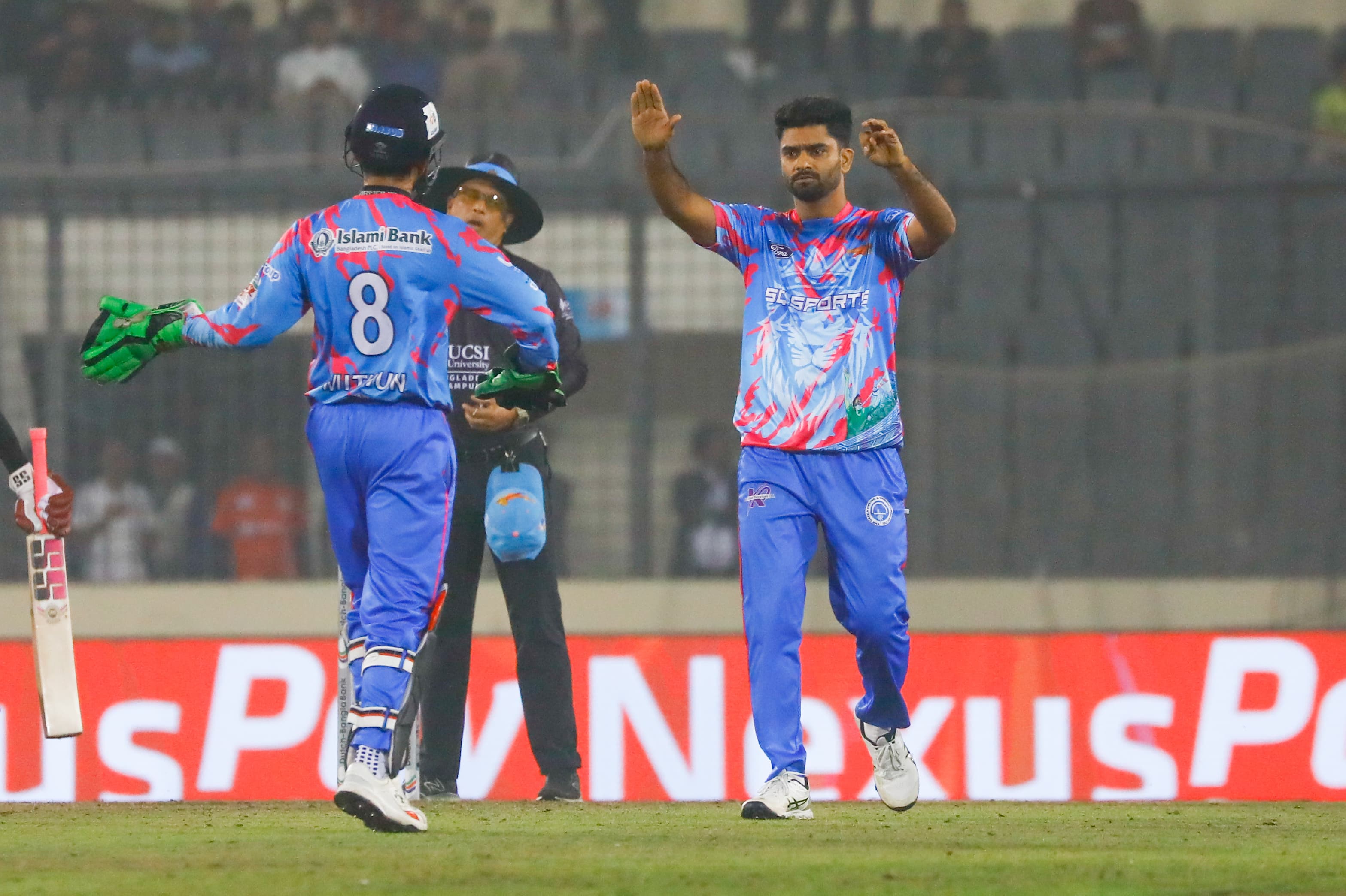 Chittagong Kings celebrate a wicket, Cricfrenzy