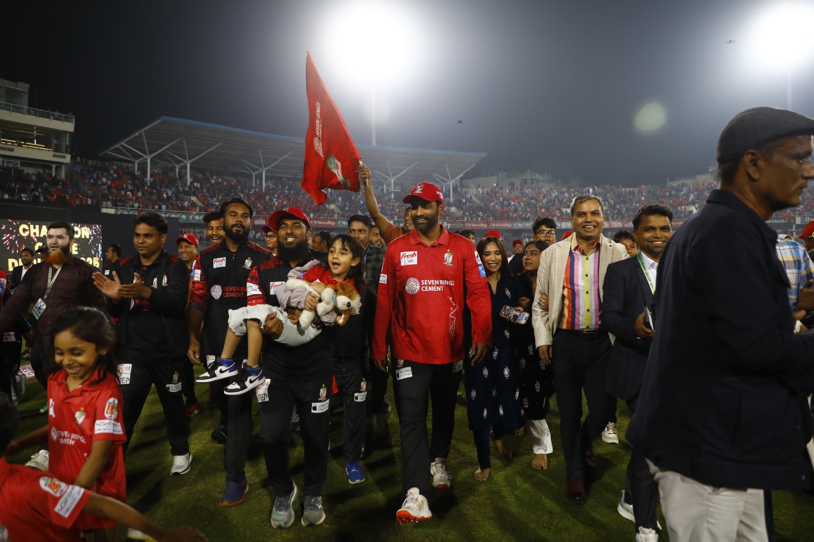 Tamim and Barishal team owner after the final, Cricfrenzy