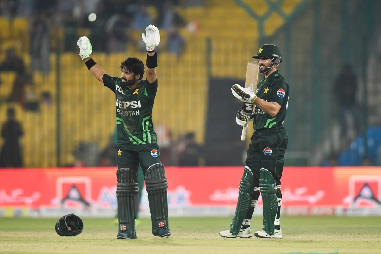 Mohammad Rizwan acknowledges the support after getting to his century, PCB