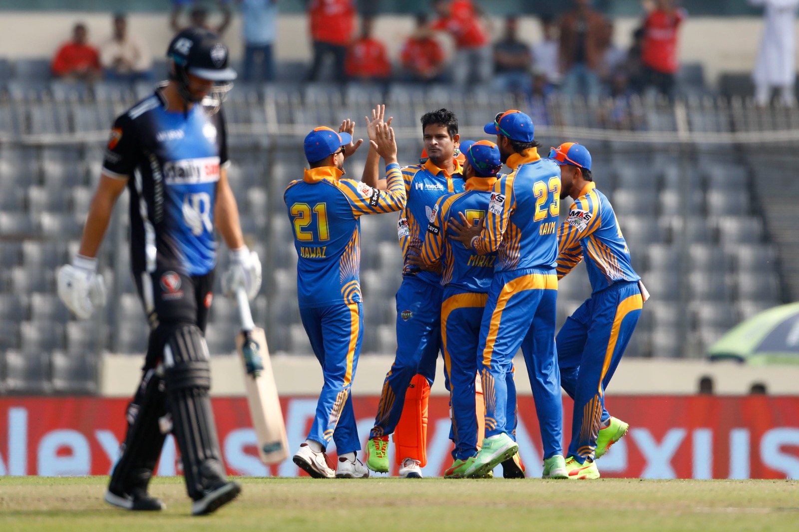 Khulna Tigers celebrate a wicket, Cricfrenzy