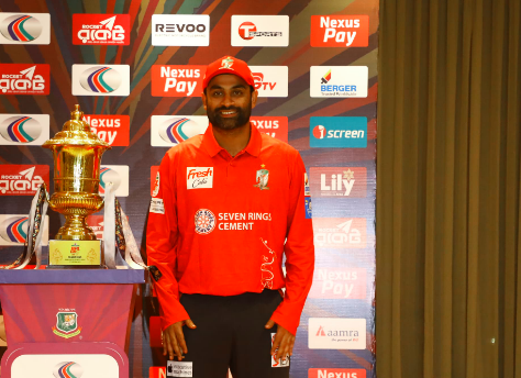 Tamim Iqbal with BPL trophy before Final, Cricfrenzy