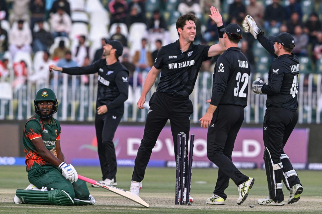 New Zealand have come through 'a tough old time in Pakistan' to qualify for the semi-finals of the Champions Trophy, AFP