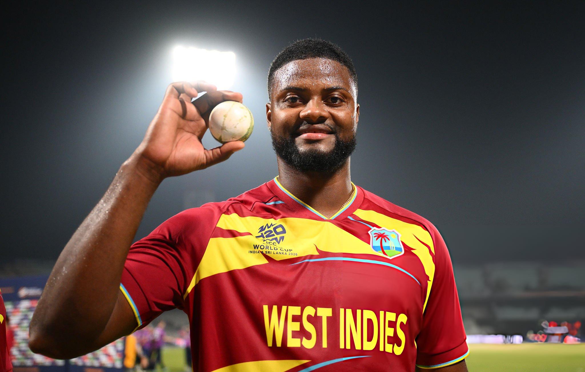 ৫ উইকেট নেয়ার পর রোমারিও শেফার্ড