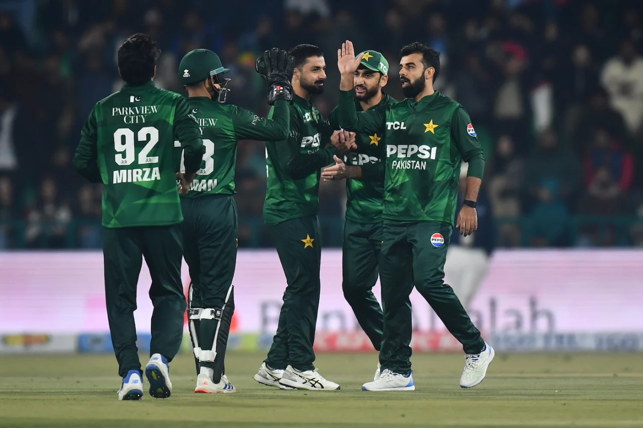 Spin-heavy Pakistan hit form, but India boycott risks early T20 exit