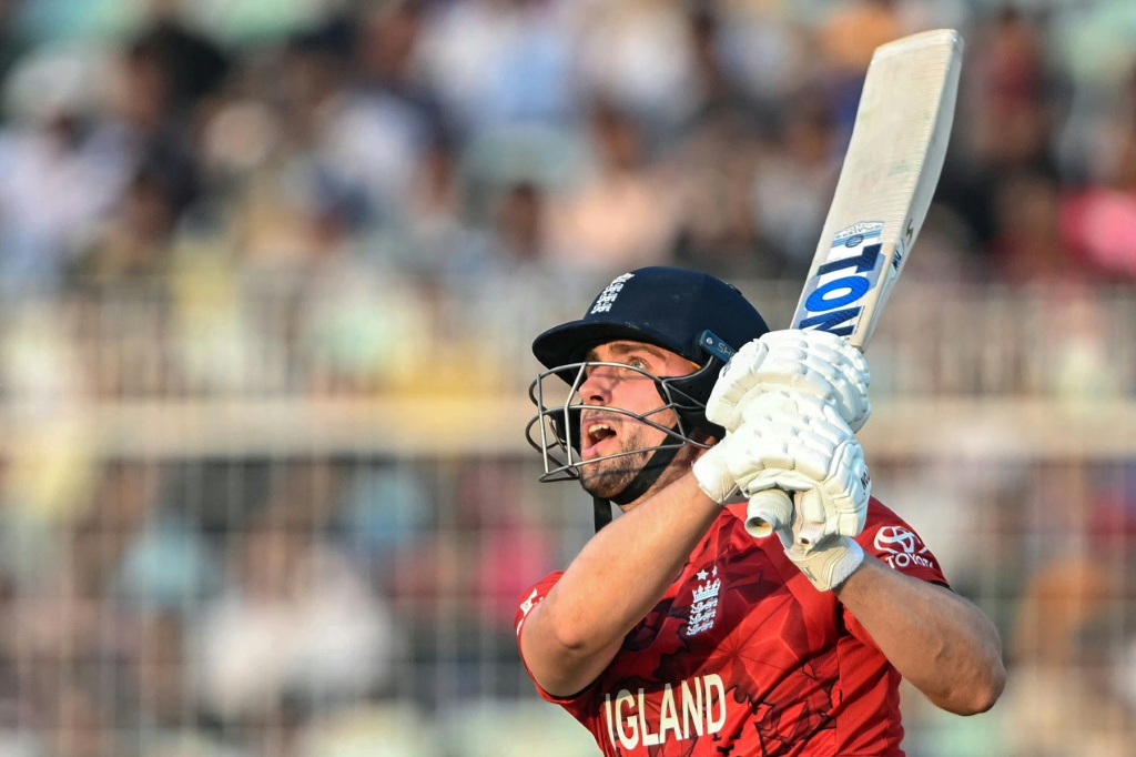 England survive Italy scare to reach T20 World Cup Super Eights
