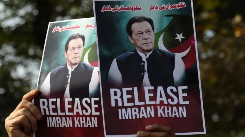 Cricket greats rally for Imran Khan, demand urgent medical care