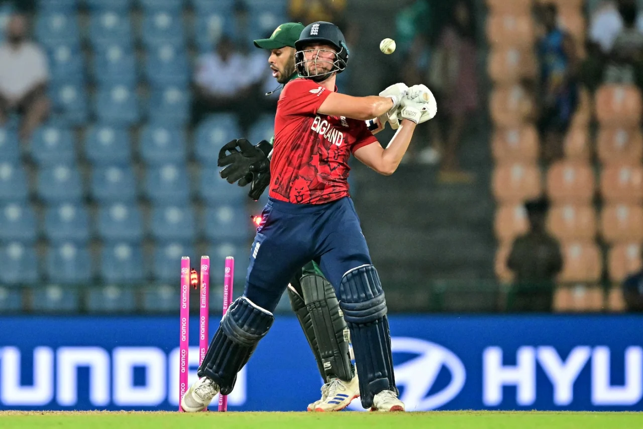 নিউজিল্যান্ডকে হারিয়ে পাকিস্তানের আশা বাঁচিয়ে রাখল ইংল্যান্ড