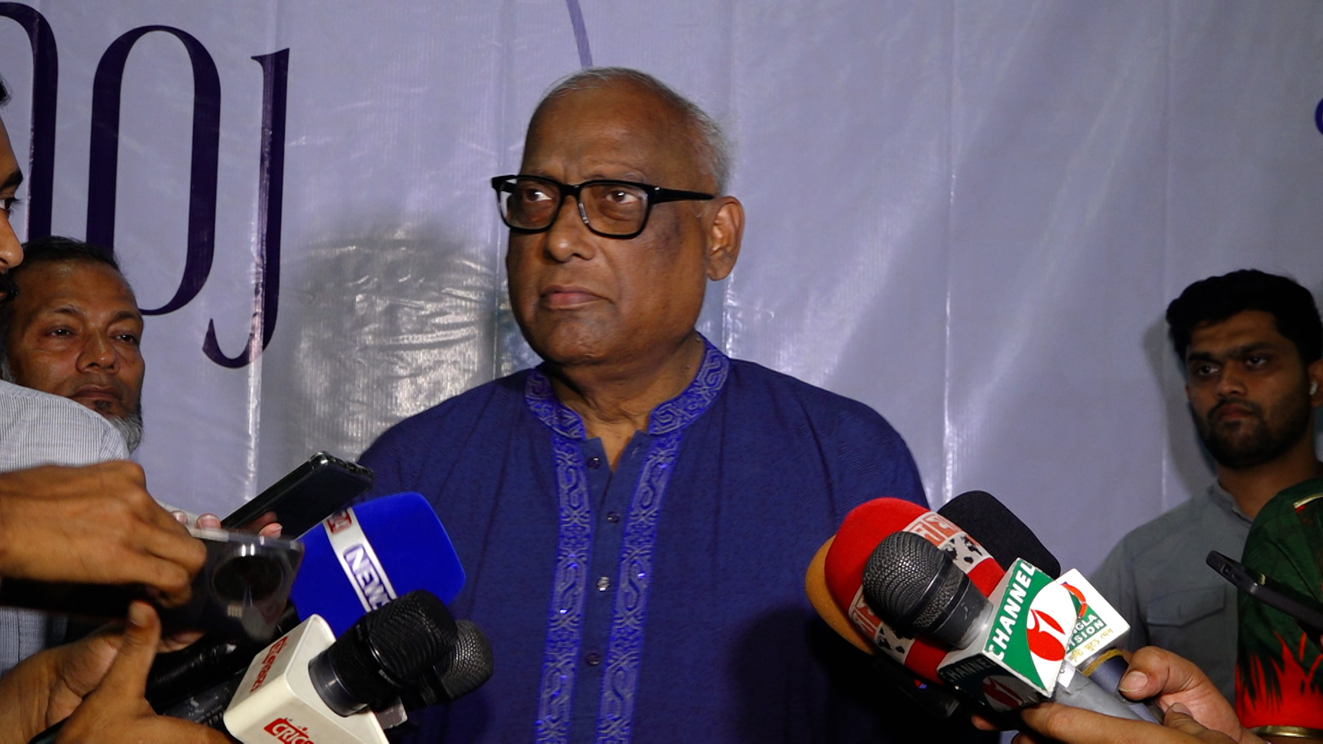 Nazmul Abedin Fahim speaks during an Iftar event organized by the Bangladesh Sports Journalists Association on Friday, Cricfrenzy