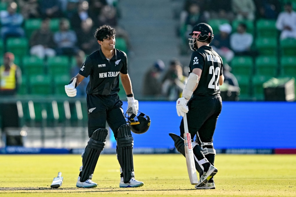 Rachin Ravindra (L) and Kane Williamson led New Zealand to an imposing 362-6 in their Champions Trophy semi-final against South Africa