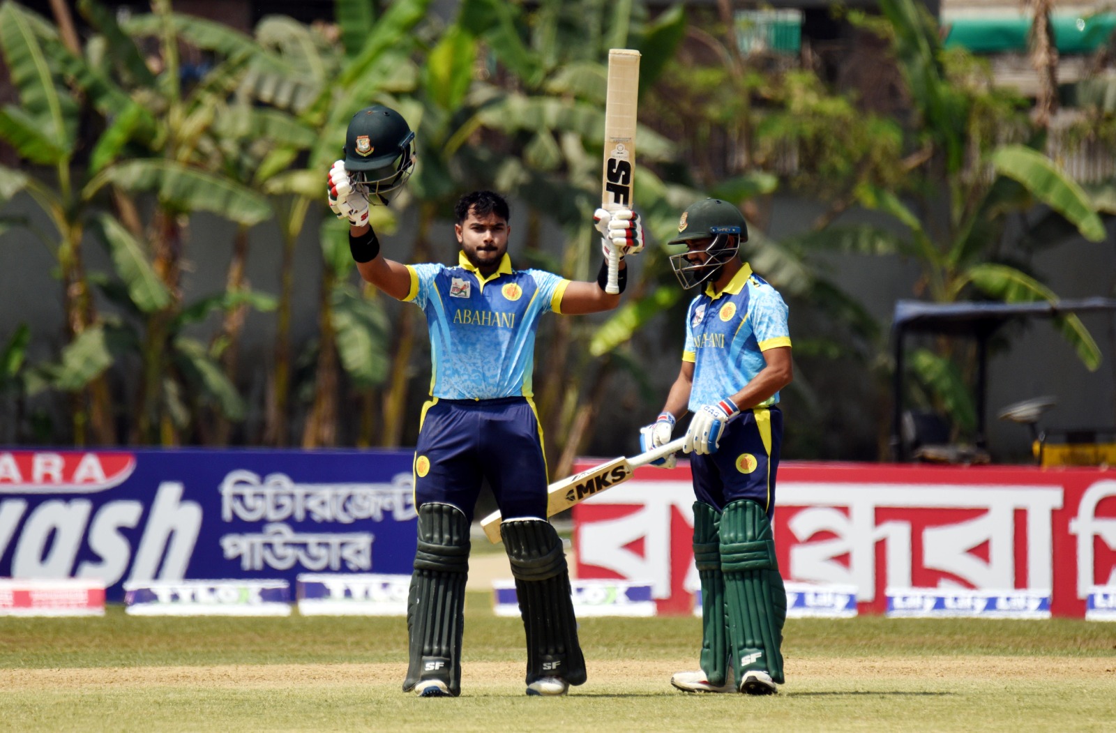 Abahani's Parvez Hossain Emon hits a ton, Cricfrenzy