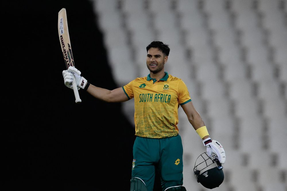 পিএসএলে দল পেলেন হেনড্রিক্স