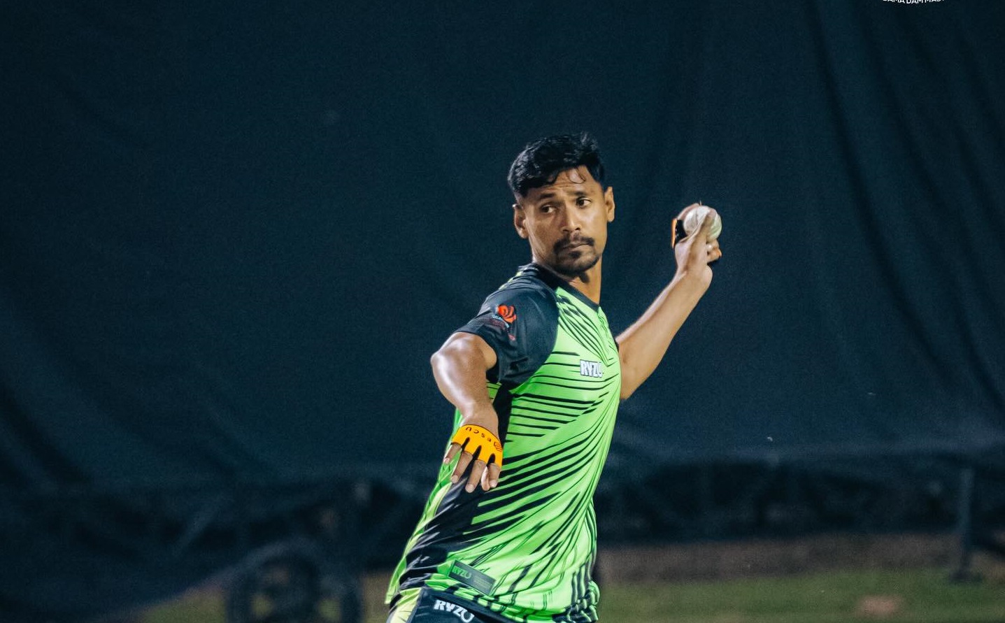 টস জিতে ব্যাটিংয়ে লাহোর