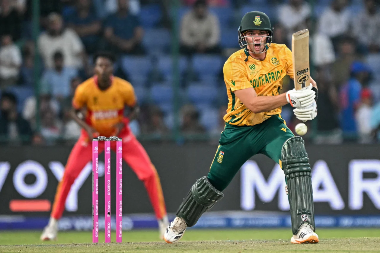 South Africa beat plucky Zimbabwe ahead of New Zealand semi-final