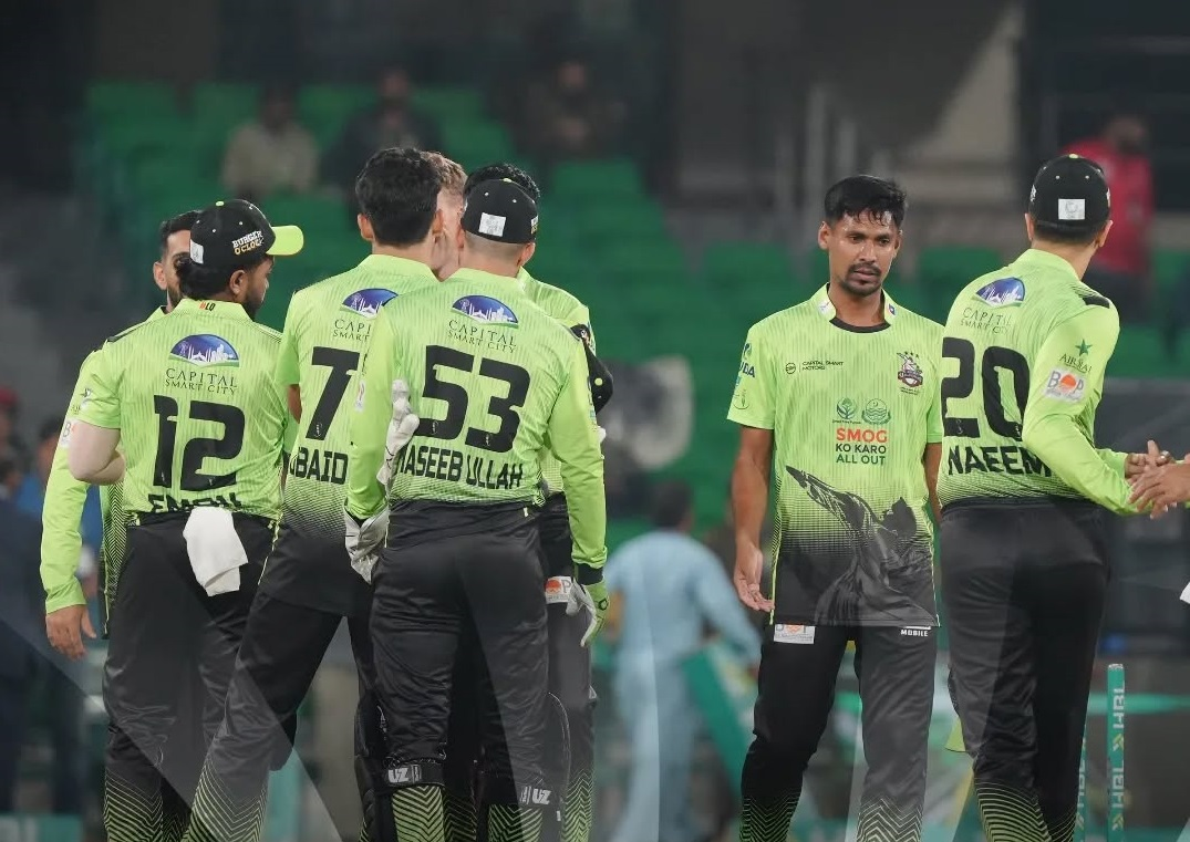 বোলিংয়ে এসেই মুস্তাফিজের উইকেট