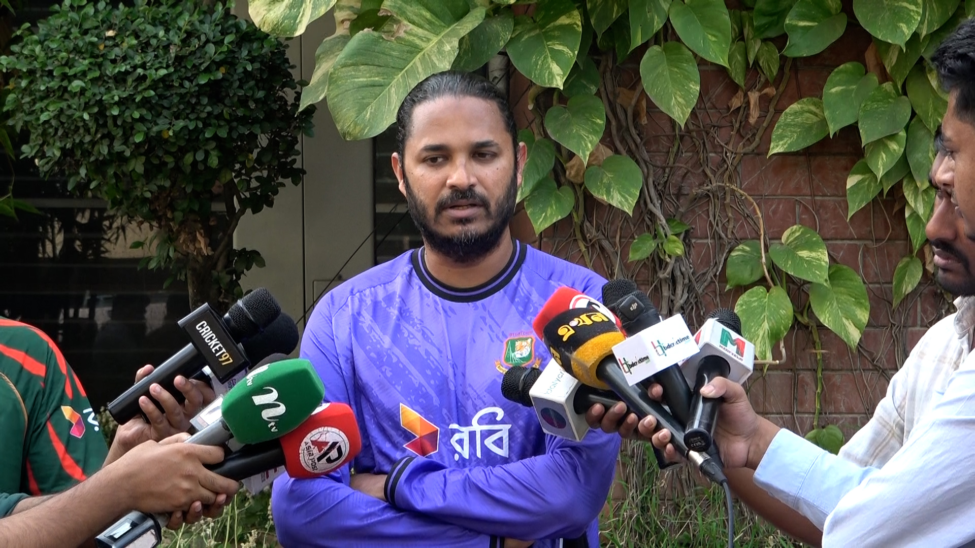 পাকিস্তানের চেয়ে বাংলাদেশকে এগিয়ে রাখছেন তালহা