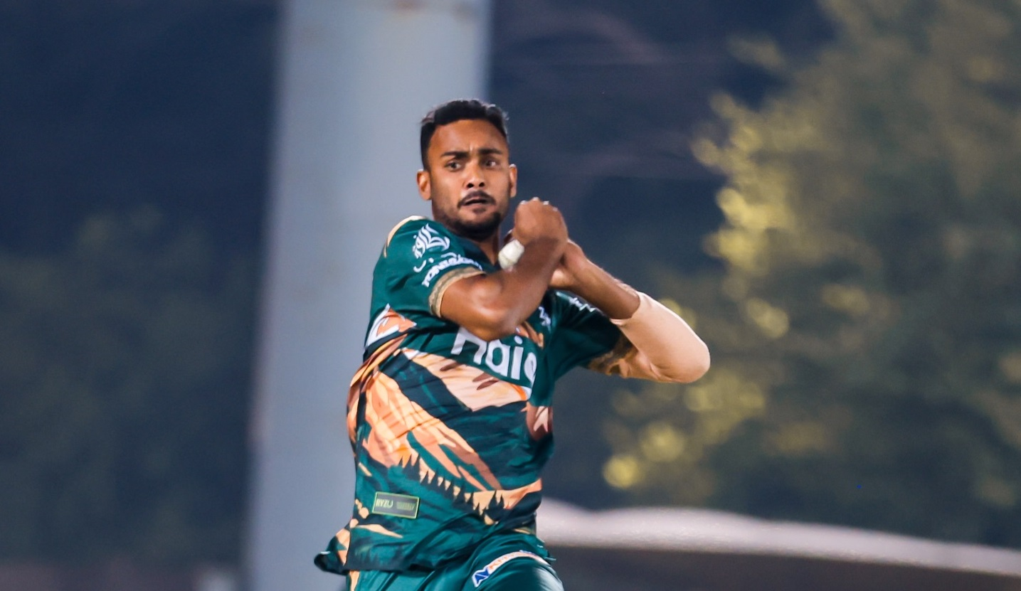 তৃতীয় ওভারে মিতব্যয়ী শরিফুল