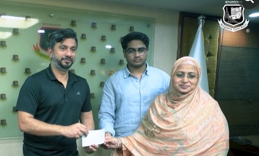 পরিবারের কাছে প্রয়াত কোচ জাকির পাওনা বুঝিয়ে দিলো বিসিবি