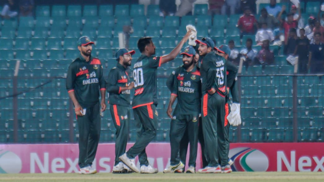 Mustafiz takes fifer, Cricfrenzy