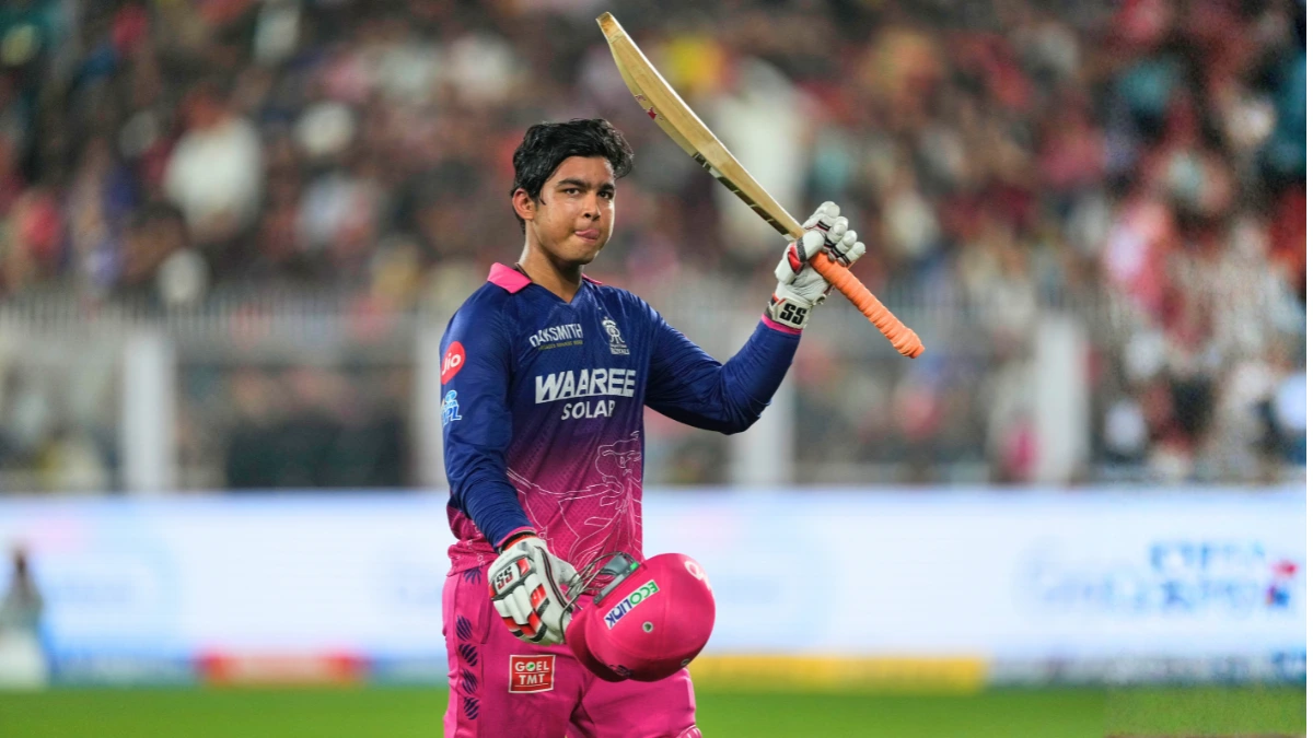 ম্যাচ চলাকালে ম্যানেজারের ফোন ব্যবহার, বিপাকে সূর্যবংশী