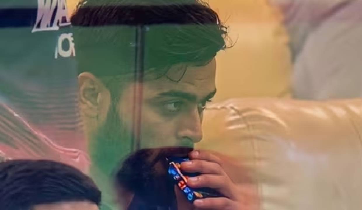 IPL fines Rajasthan's Parag for vaping in dressing room