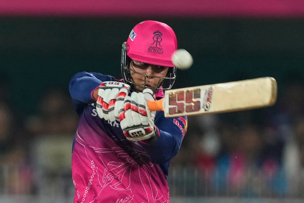 সূর্যবংশীকে নিয়ে আলোচনা কম হোক, চাওয়া সাঙ্গাকারার